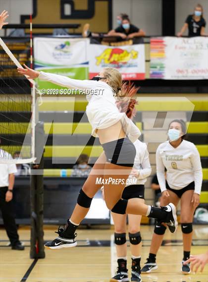 Thumbnail 3 in Lee's Summit vs Lee's Summit North photogallery.