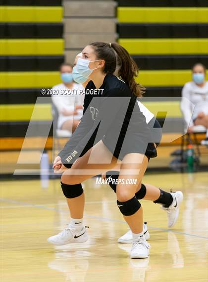 Thumbnail 3 in Lee's Summit vs Lee's Summit North photogallery.