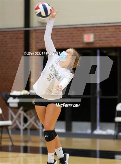 Thumbnail 2 in Lee's Summit vs Lee's Summit North photogallery.