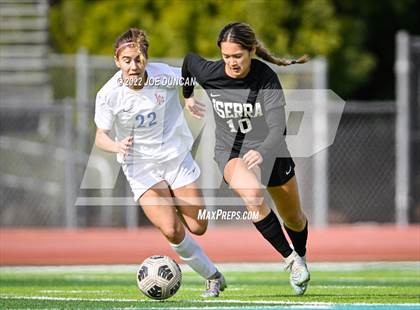 Thumbnail 3 in Los Alamitos vs. JSerra Catholic (Best in the West Winter Classic) photogallery.