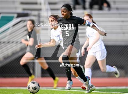 Thumbnail 2 in Los Alamitos vs. JSerra Catholic (Best in the West Winter Classic) photogallery.
