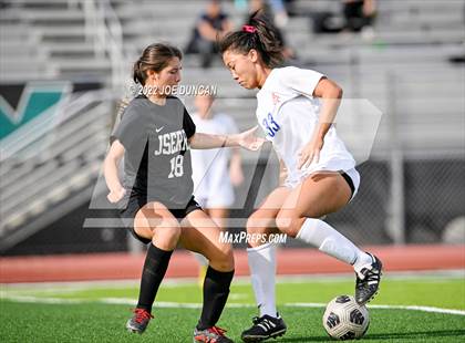 Thumbnail 3 in Los Alamitos vs. JSerra Catholic (Best in the West Winter Classic) photogallery.