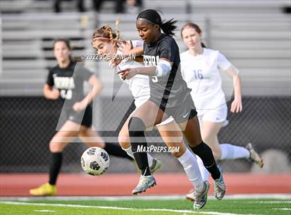 Thumbnail 3 in Los Alamitos vs. JSerra Catholic (Best in the West Winter Classic) photogallery.