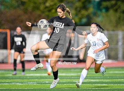 Thumbnail 1 in Los Alamitos vs. JSerra Catholic (Best in the West Winter Classic) photogallery.