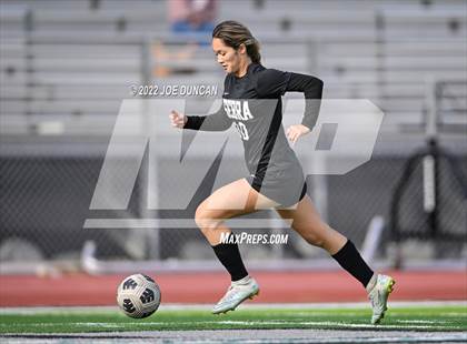 Thumbnail 1 in Los Alamitos vs. JSerra Catholic (Best in the West Winter Classic) photogallery.