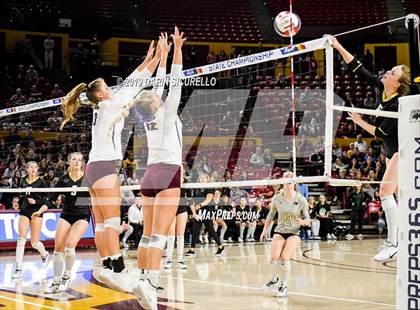 Thumbnail 1 in Basha vs Perry (AIA 6A State Finals) photogallery.