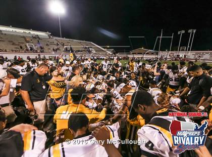 Thumbnail 3 in Valdosta @ Lowndes (2015 MaxPreps Rivalry Series) photogallery.