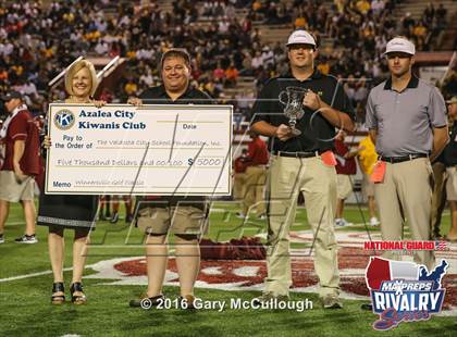 Thumbnail 2 in Valdosta @ Lowndes (2015 MaxPreps Rivalry Series) photogallery.