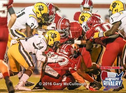 Thumbnail 3 in Valdosta @ Lowndes (2015 MaxPreps Rivalry Series) photogallery.
