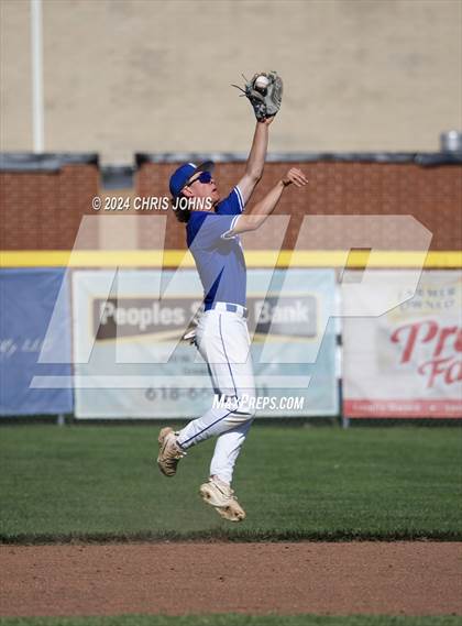 Thumbnail 3 in Columbia vs Teutopolis (IHSA 2A Sectional semifinals) photogallery.