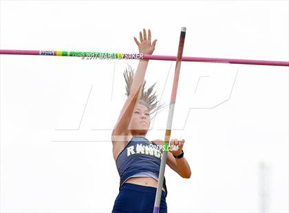 Thumbnail 2 in UIL 6A Area Championships (17 & 18) photogallery.