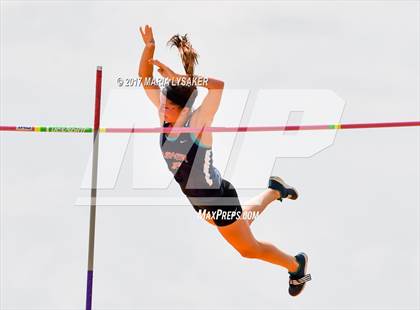 Thumbnail 2 in UIL 6A Area Championships (17 & 18) photogallery.