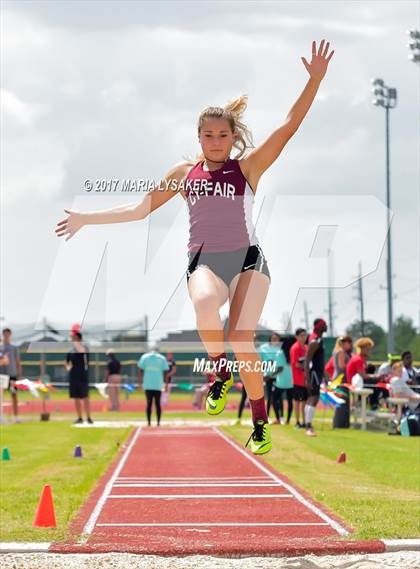Thumbnail 3 in UIL 6A Area Championships (17 & 18) photogallery.