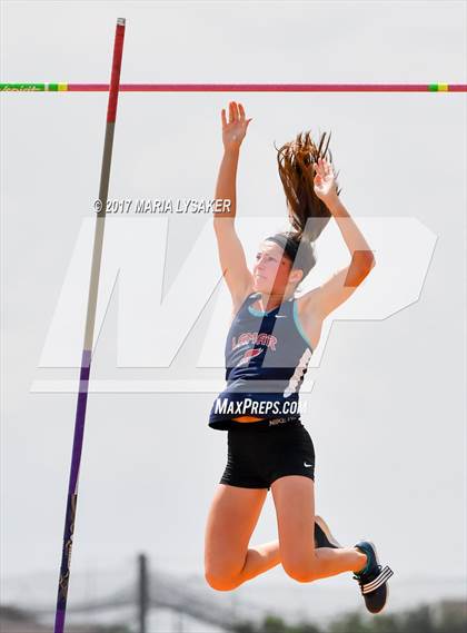 Thumbnail 1 in UIL 6A Area Championships (17 & 18) photogallery.