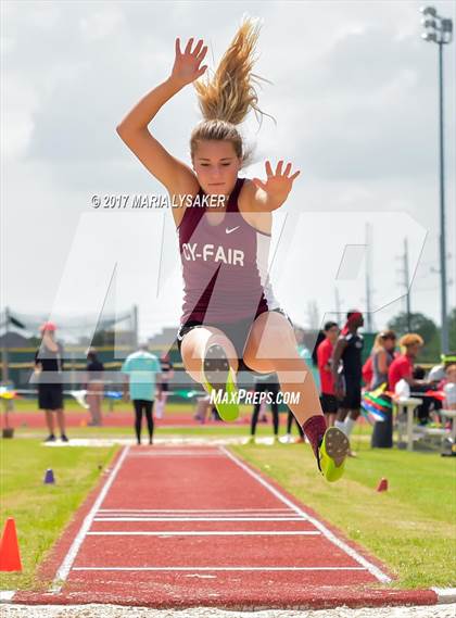 Thumbnail 1 in UIL 6A Area Championships (17 & 18) photogallery.