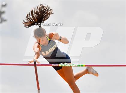 Thumbnail 2 in UIL 6A Area Championships (17 & 18) photogallery.