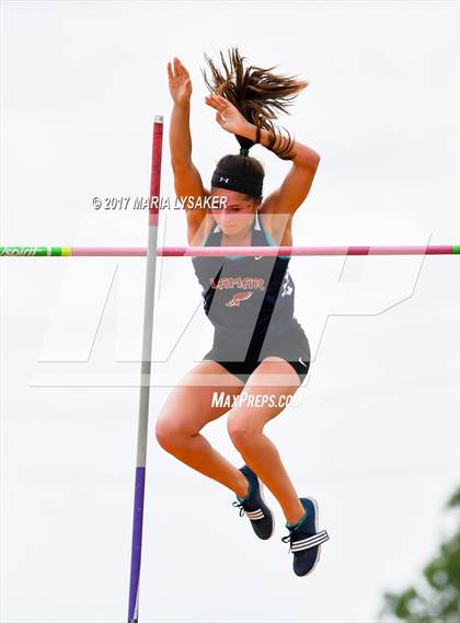 Thumbnail 1 in UIL 6A Area Championships (17 & 18) photogallery.