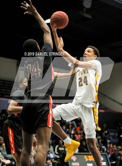 Thumbnail 3 in Salesian College Preparatory vs. Bishop O'Dowd (MaxPreps MLK Classic) photogallery.