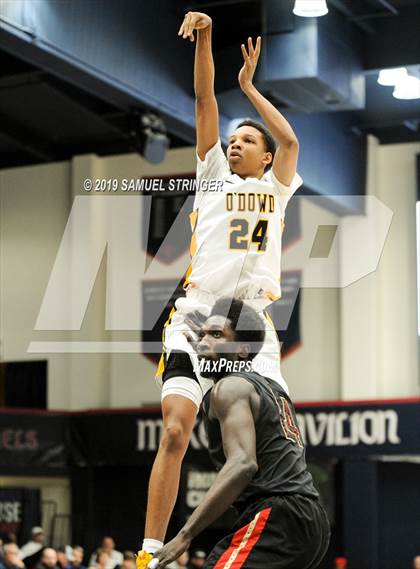 Thumbnail 1 in Salesian College Preparatory vs. Bishop O'Dowd (MaxPreps MLK Classic) photogallery.