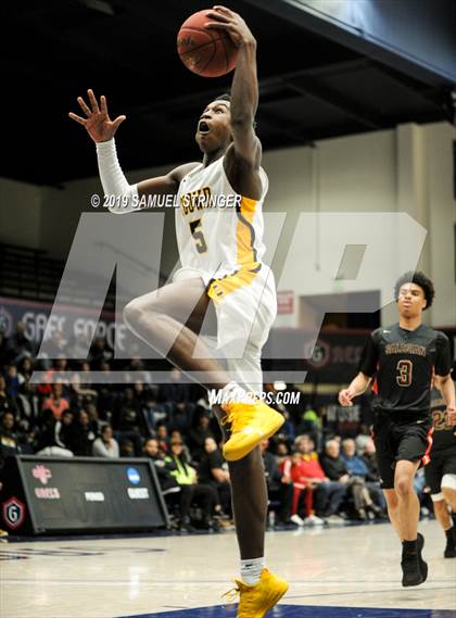 Thumbnail 2 in Salesian College Preparatory vs. Bishop O'Dowd (MaxPreps MLK Classic) photogallery.