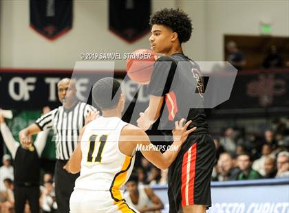 Thumbnail 3 in Salesian College Preparatory vs. Bishop O'Dowd (MaxPreps MLK Classic) photogallery.