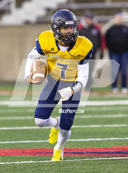 Thumbnail 3 in Shoreham-Wading River vs. Cold Spring Harbor - Class IV Long Island Championship photogallery.