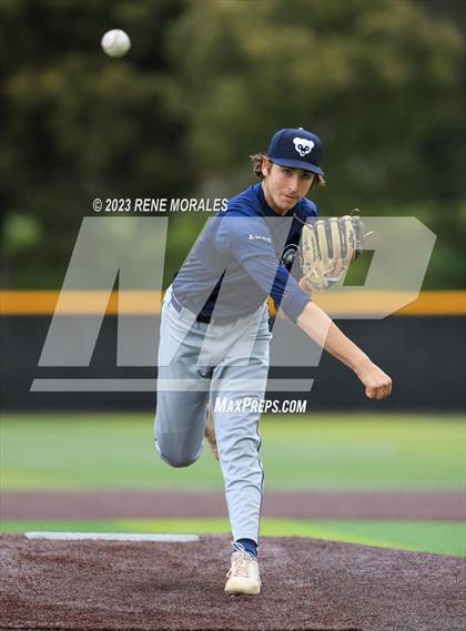 Thumbnail 2 in Loyola vs St Francis photogallery.