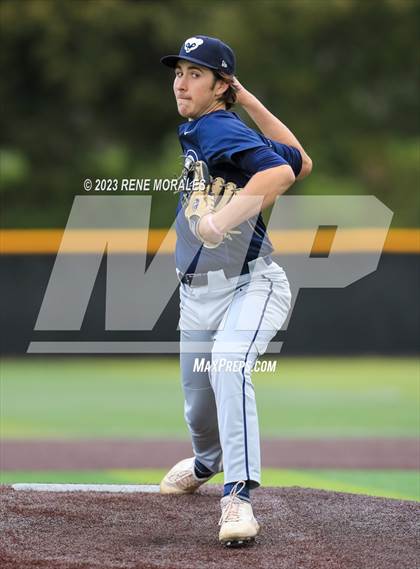 Thumbnail 2 in Loyola vs St Francis photogallery.