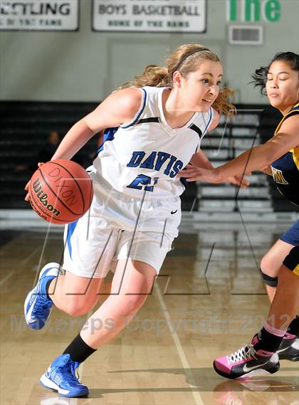 Thumbnail 3 in Inderkum vs. Davis (Ram Jam Winter Classic) photogallery.