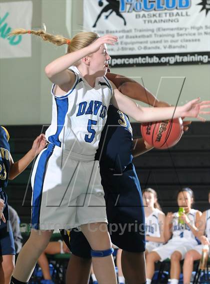 Thumbnail 2 in Inderkum vs. Davis (Ram Jam Winter Classic) photogallery.