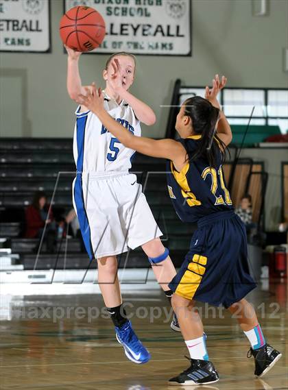 Thumbnail 2 in Inderkum vs. Davis (Ram Jam Winter Classic) photogallery.