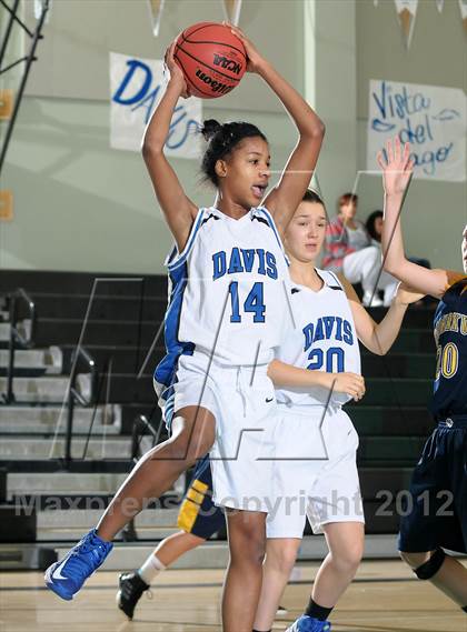 Thumbnail 1 in Inderkum vs. Davis (Ram Jam Winter Classic) photogallery.