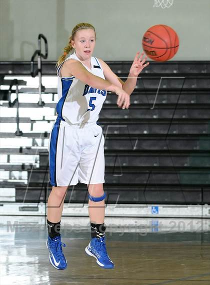 Thumbnail 2 in Inderkum vs. Davis (Ram Jam Winter Classic) photogallery.