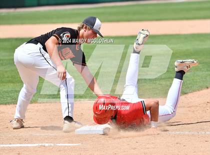 Thumbnail 1 in Altamont vs. Gibson City-Melvin-Sibley (IHSA 1A Semifinal) photogallery.