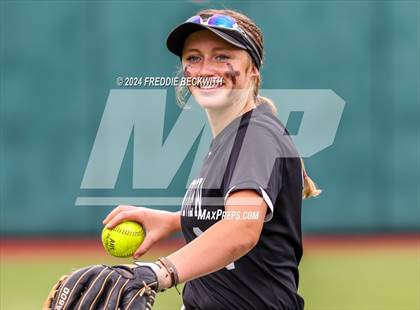 Thumbnail 1 in Grandview vs. Coahoma (UIL 3A Softball Final) photogallery.