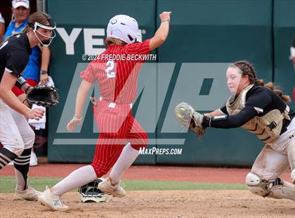 Thumbnail 1 in Grandview vs. Coahoma (UIL 3A Softball Final) photogallery.