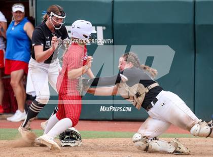 Thumbnail 1 in Grandview vs. Coahoma (UIL 3A Softball Final) photogallery.