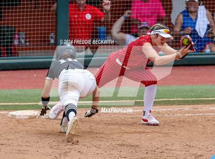 Thumbnail 2 in Grandview vs. Coahoma (UIL 3A Softball Final) photogallery.