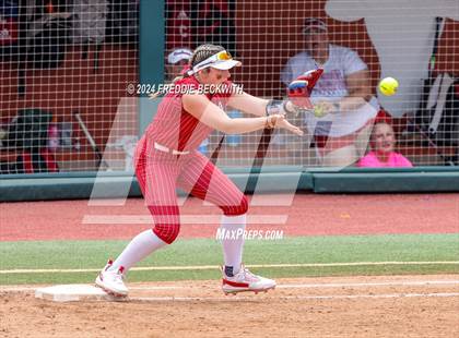 Thumbnail 3 in Grandview vs. Coahoma (UIL 3A Softball Final) photogallery.