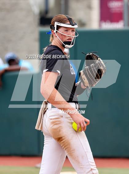 Thumbnail 1 in Grandview vs. Coahoma (UIL 3A Softball Final) photogallery.