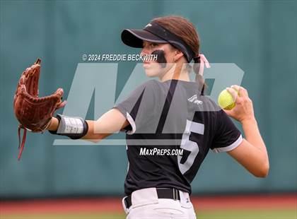 Thumbnail 1 in Grandview vs. Coahoma (UIL 3A Softball Final) photogallery.