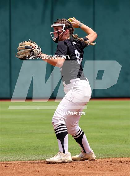 Thumbnail 1 in Grandview vs. Coahoma (UIL 3A Softball Final) photogallery.