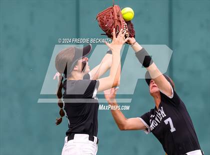 Thumbnail 1 in Grandview vs. Coahoma (UIL 3A Softball Final) photogallery.