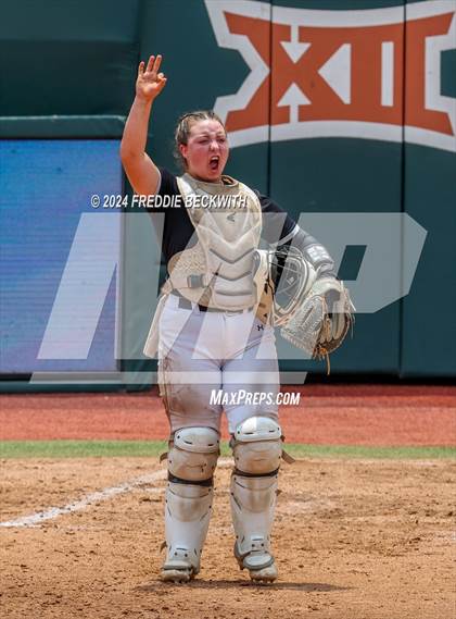 Thumbnail 1 in Grandview vs. Coahoma (UIL 3A Softball Final) photogallery.
