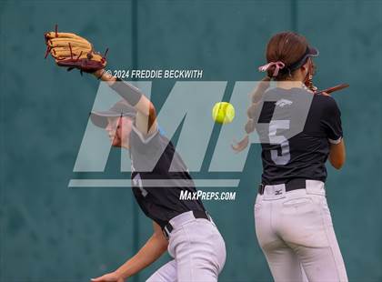 Thumbnail 2 in Grandview vs. Coahoma (UIL 3A Softball Final) photogallery.