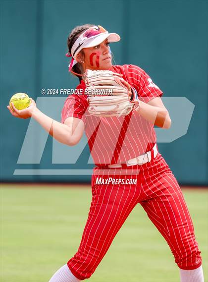 Thumbnail 1 in Grandview vs. Coahoma (UIL 3A Softball Final) photogallery.