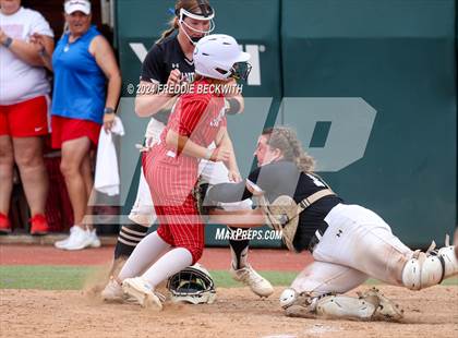 Thumbnail 1 in Grandview vs. Coahoma (UIL 3A Softball Final) photogallery.