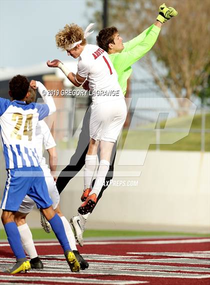 Thumbnail 1 in San Elizario vs Argyle (UIL 4A Regional Semifinal) photogallery.
