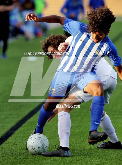 Thumbnail 2 in San Elizario vs Argyle (UIL 4A Regional Semifinal) photogallery.