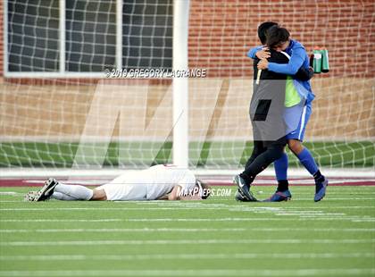 Thumbnail 1 in San Elizario vs Argyle (UIL 4A Regional Semifinal) photogallery.